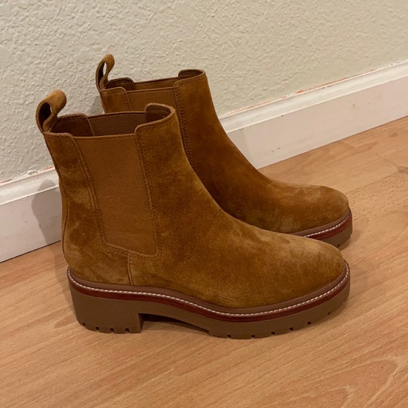 Tory Burch Shoes - FLASH SALE ⭐️ Tory Burch Chelsea 50mm Lug Bootie